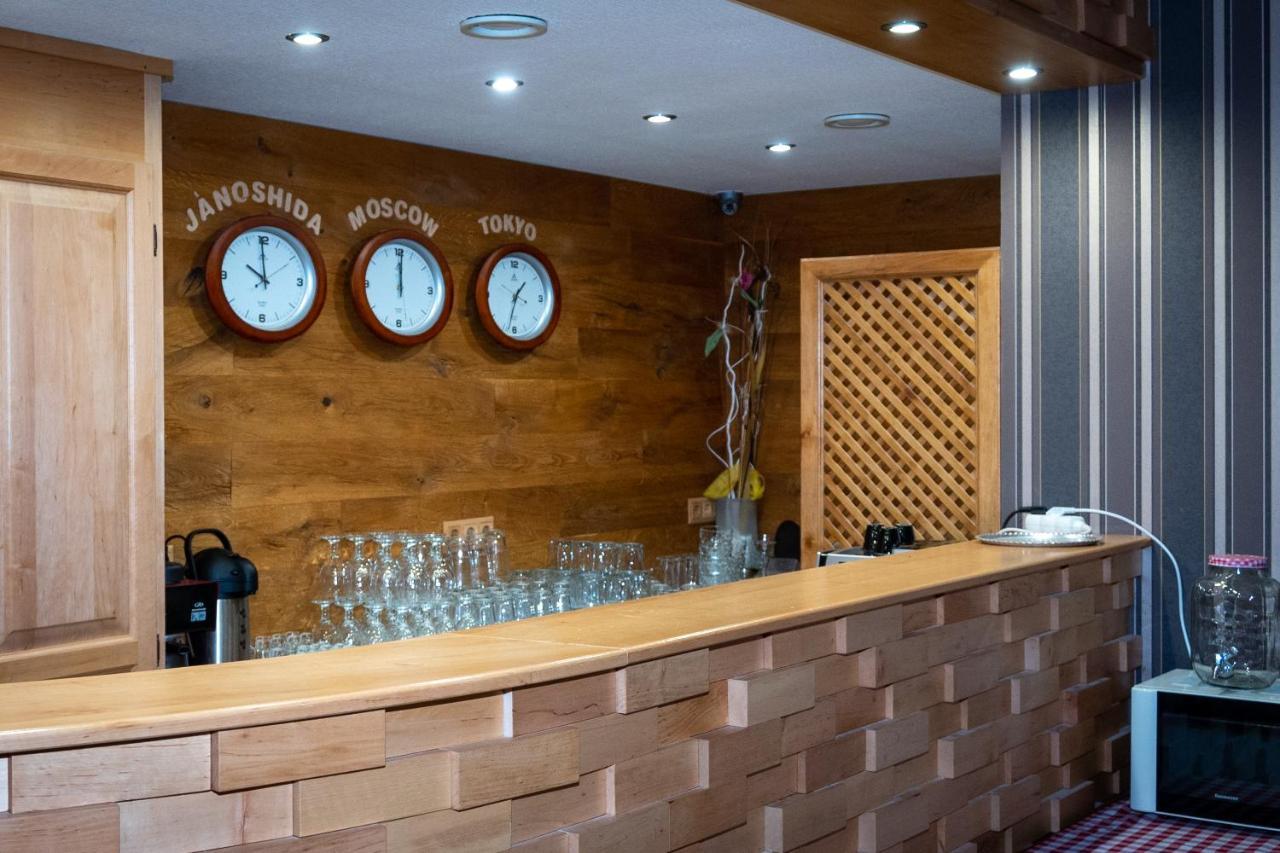 Atryum Hotel Ζολνοκ Εξωτερικό φωτογραφία