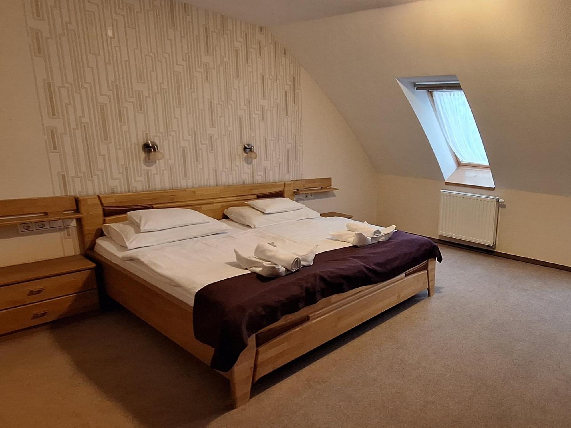 Atryum Hotel Ζολνοκ Εξωτερικό φωτογραφία