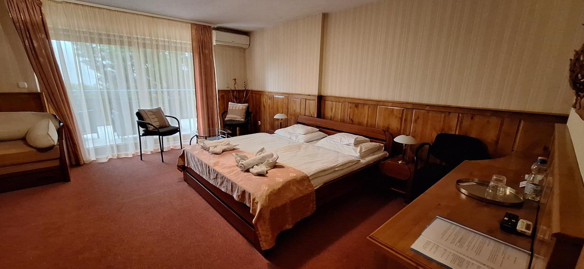 Atryum Hotel Ζολνοκ Εξωτερικό φωτογραφία