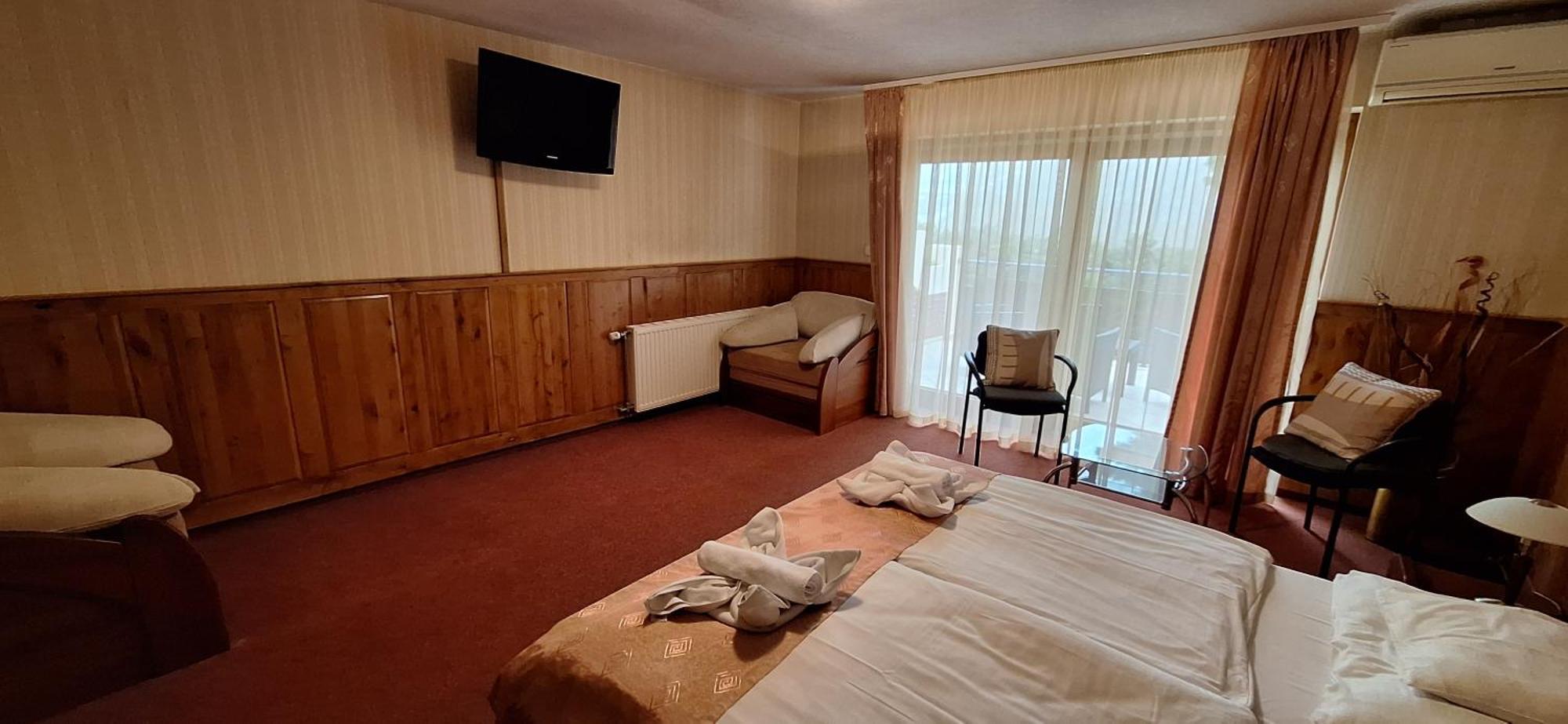 Atryum Hotel Ζολνοκ Εξωτερικό φωτογραφία