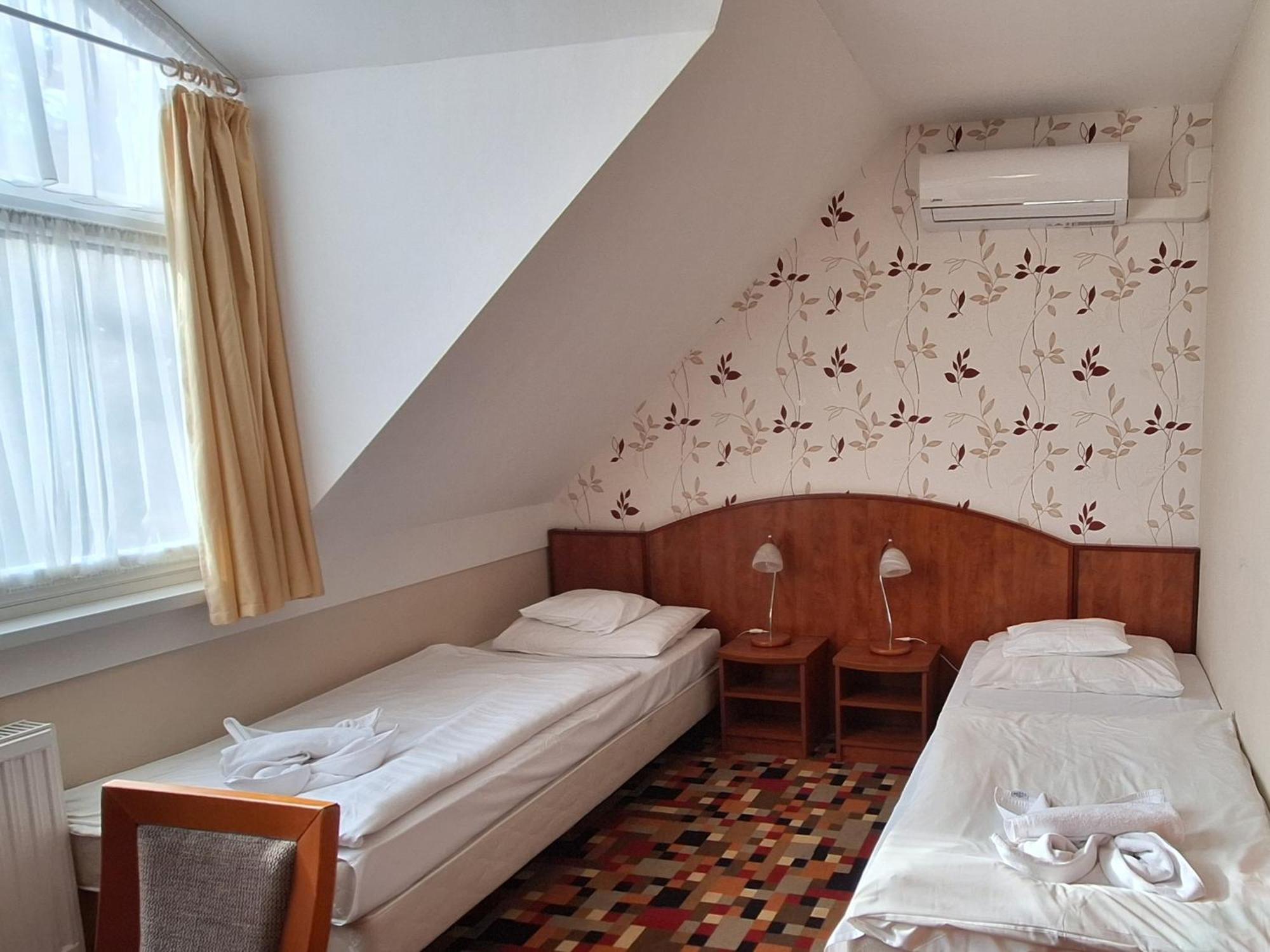 Atryum Hotel Ζολνοκ Εξωτερικό φωτογραφία