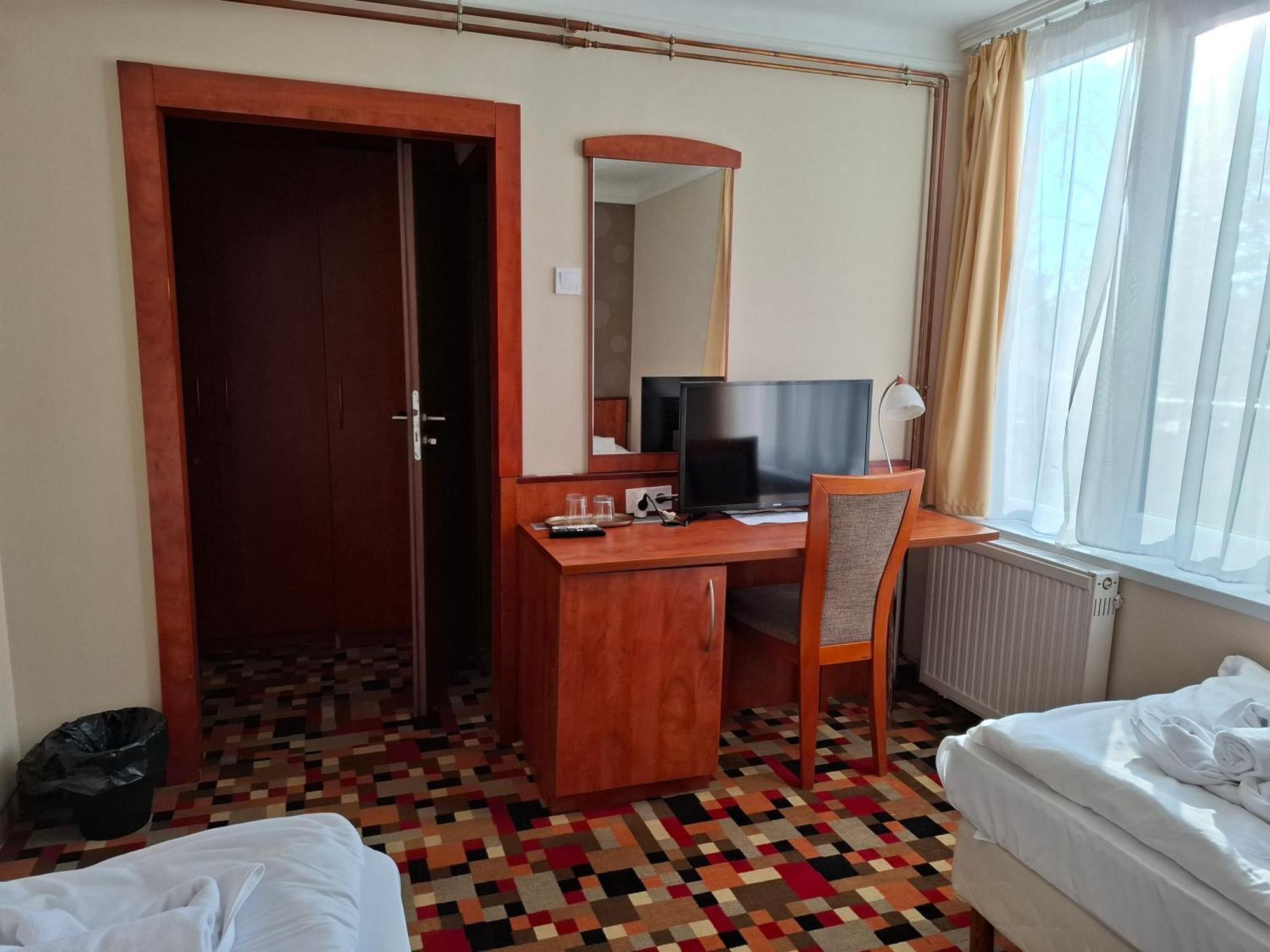 Atryum Hotel Ζολνοκ Εξωτερικό φωτογραφία