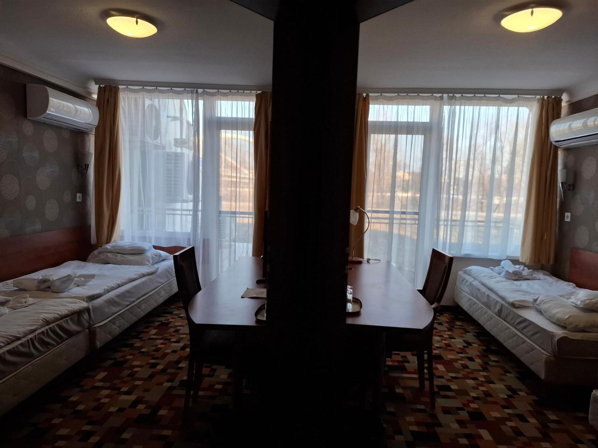 Atryum Hotel Ζολνοκ Εξωτερικό φωτογραφία