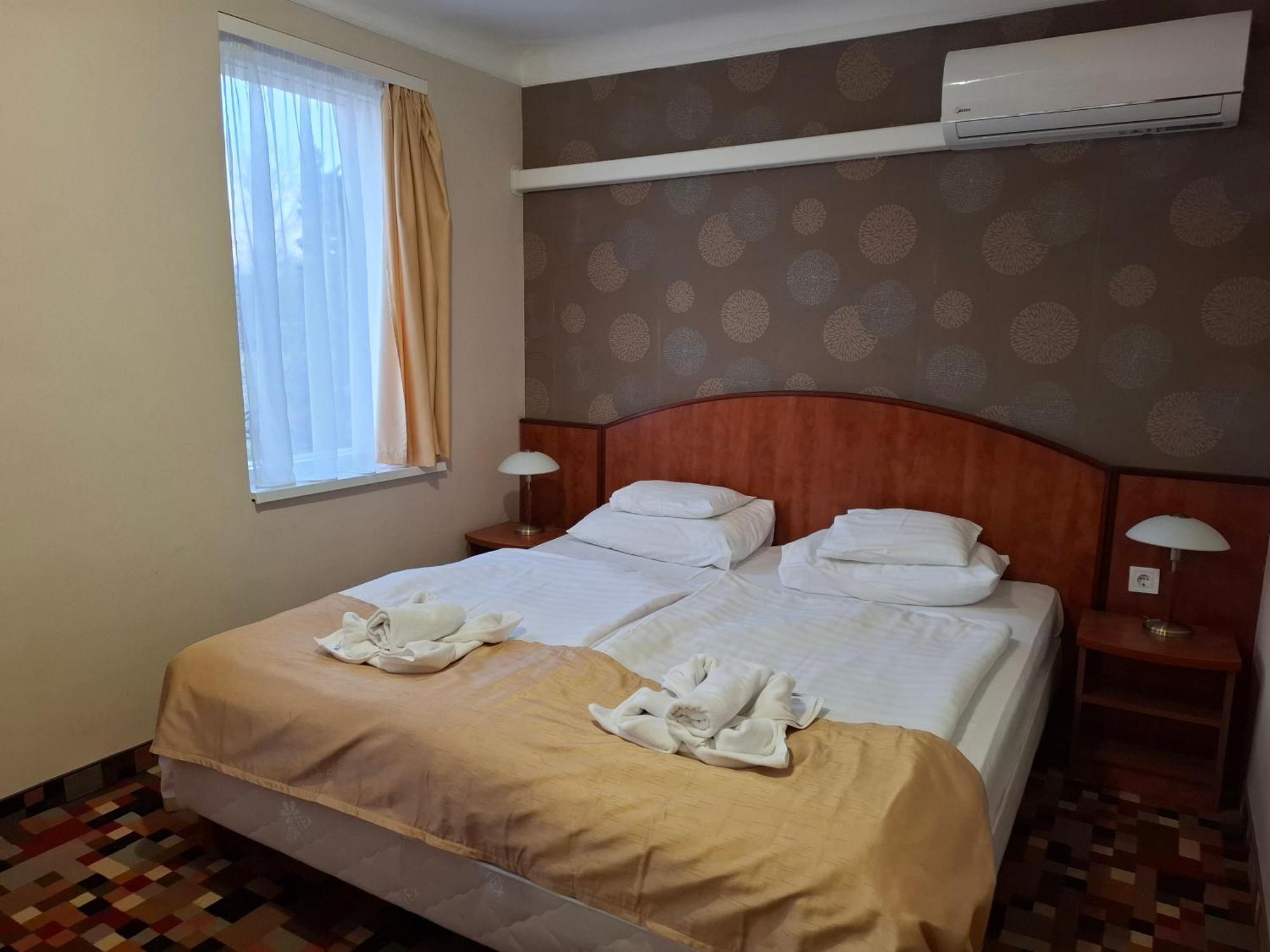 Atryum Hotel Ζολνοκ Εξωτερικό φωτογραφία